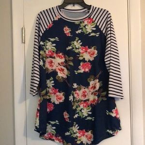 💕NWOT Raglan Baseball Style Tee Top💕